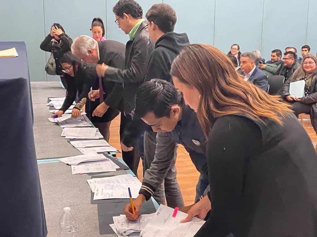 Firma de Tolerancia cero en el aula magna de seminarios en Monclova.