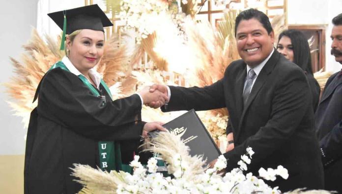 Apadrina Beto a alumnos de UTRCC