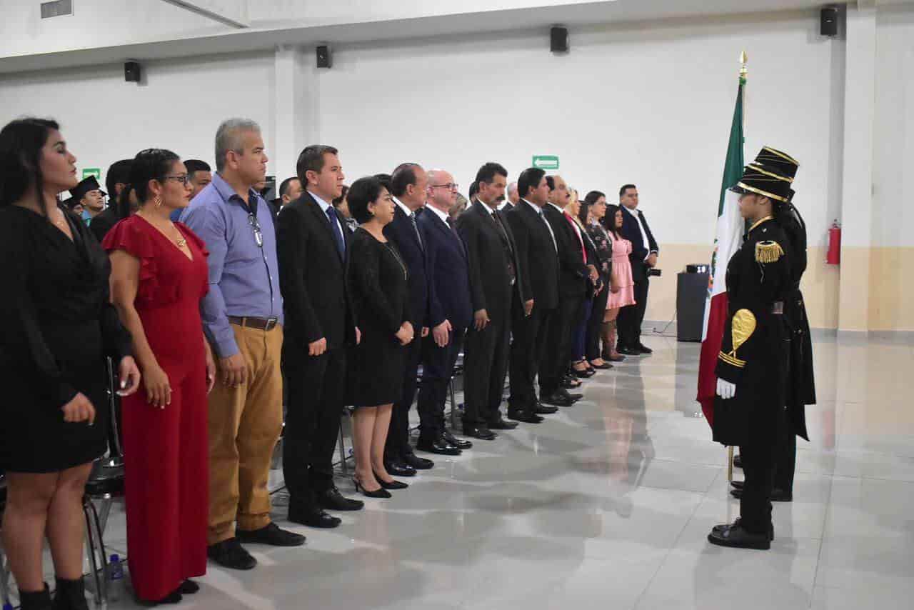Apadrina Beto a alumnos de UTRCC