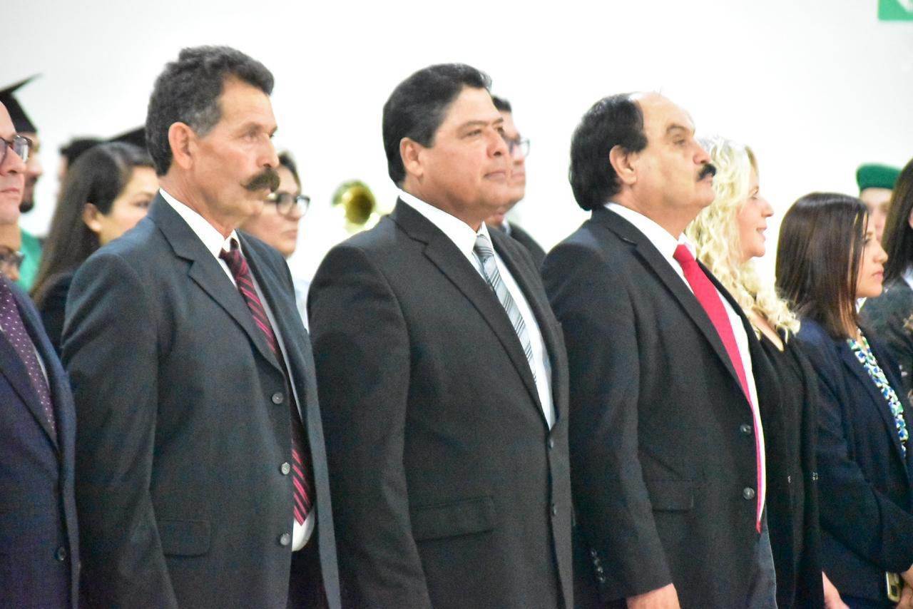 Apadrina Beto a alumnos de UTRCC