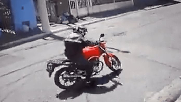 Mi primera chamba; Ladrón muere unos segundos después de robarse una moto