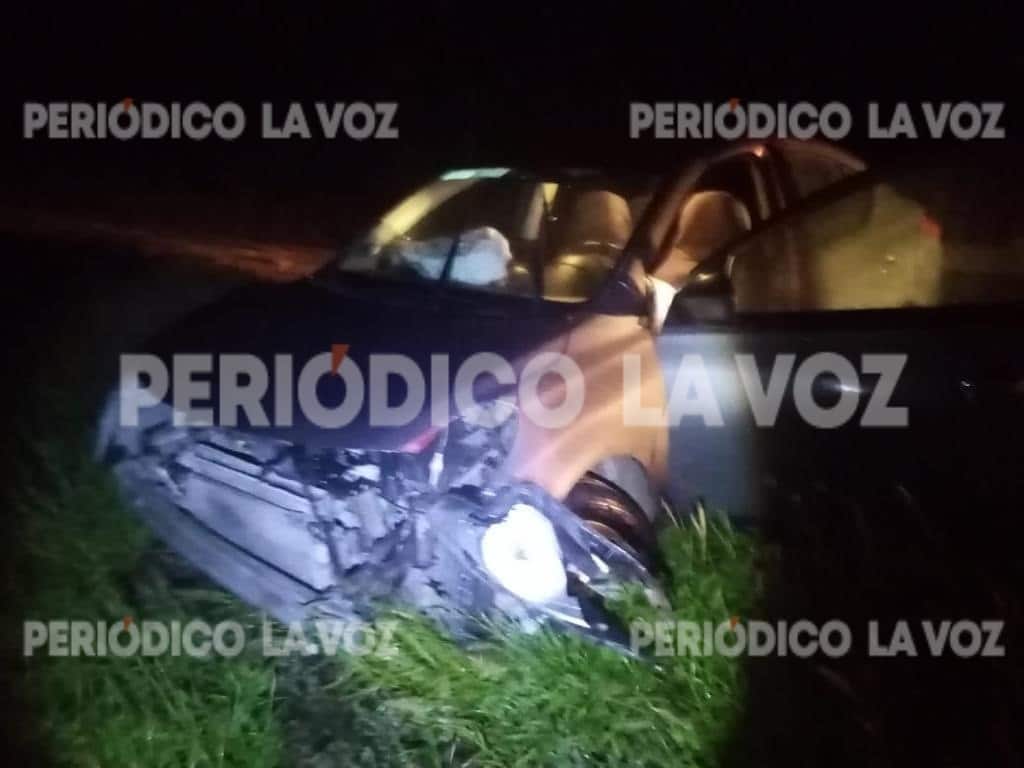 Vuelca monclovense en la carretera federal 57 Vuelca monclovense en la carretera federal 57
