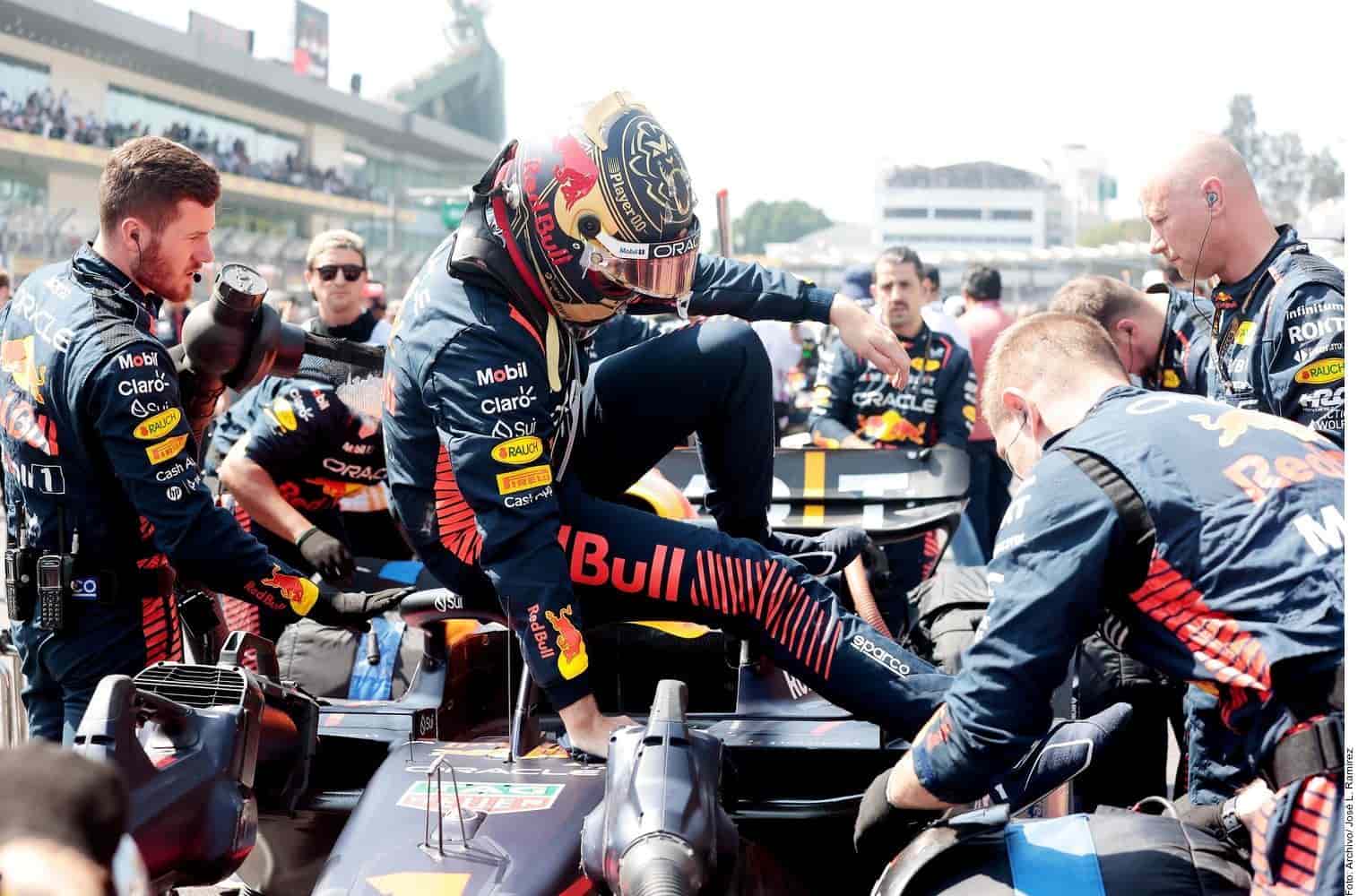 Max está concentrado en lo suyo. No quiere dejar nada sobre la mesa. Está concentrado en un año increíble que viene atravesando y sólo quiere seguir ganando, señaló el hefe de Red Bull, Christian Horner.