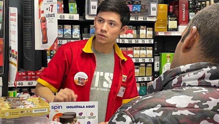 ÁNGEL ES SORDOMUDO Y ATIENDE UNA TIENDA DE CONVENIENCIA EN MONCLOVA