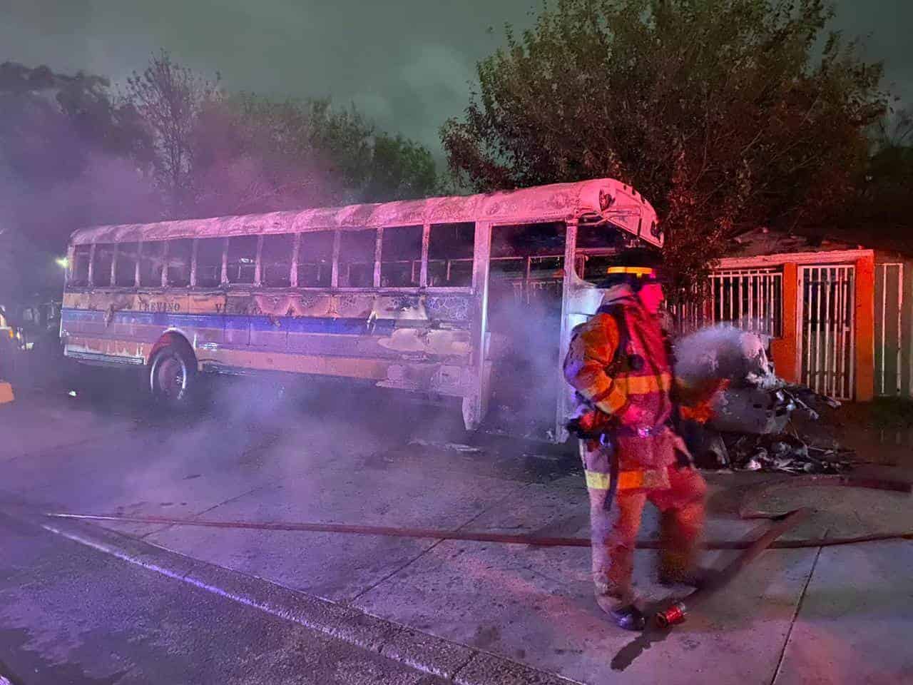 Se INCENDIA CAMIÓN por corto circuito en libramiento Emilio Mendoza Cisneros