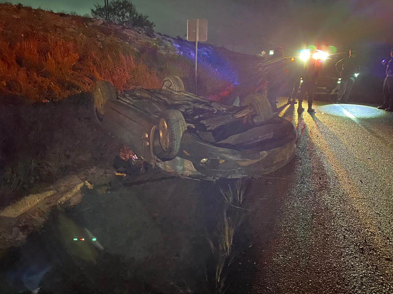 VUELCA su auto y se da a la FUGA en tramo Acuña - Piedras Negras