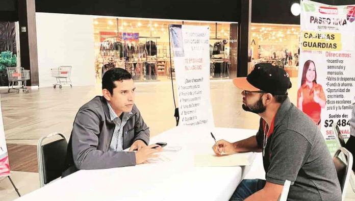 Realizan feria del empleo