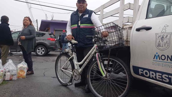 Tiene Don Manuel más de 35 años de cartero