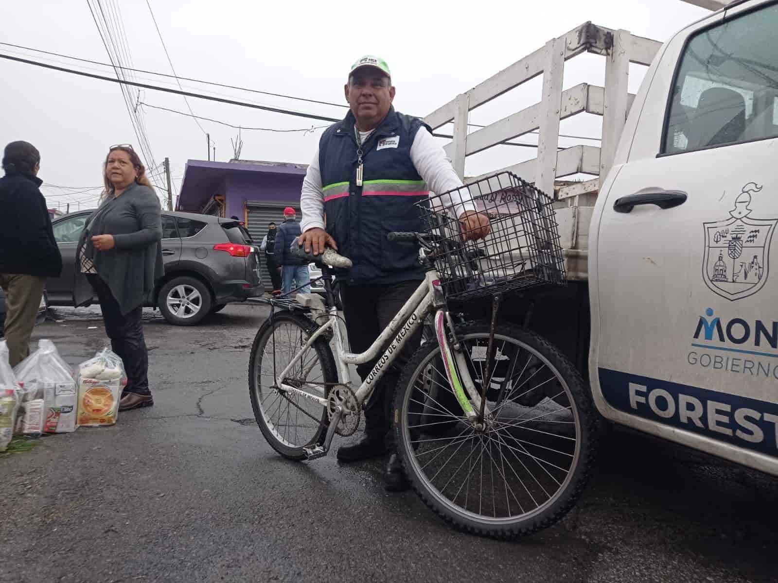Tiene Don Manuel más de 35 años de cartero Tiene Don Manuel más de 35 años de cartero