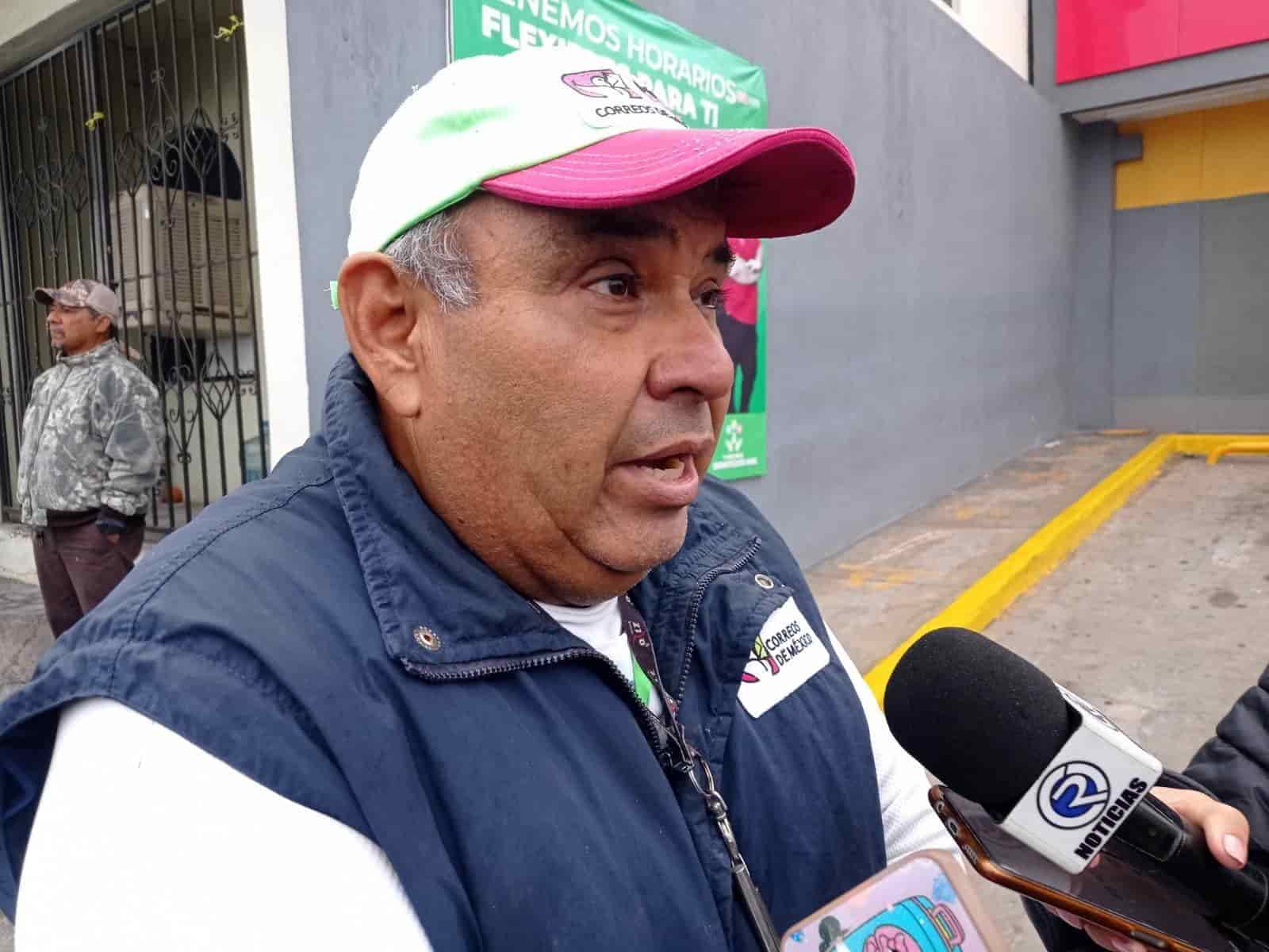Tiene Don Manuel más de 35 años de cartero