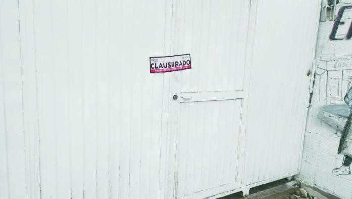 Clausuran taller por escándalo