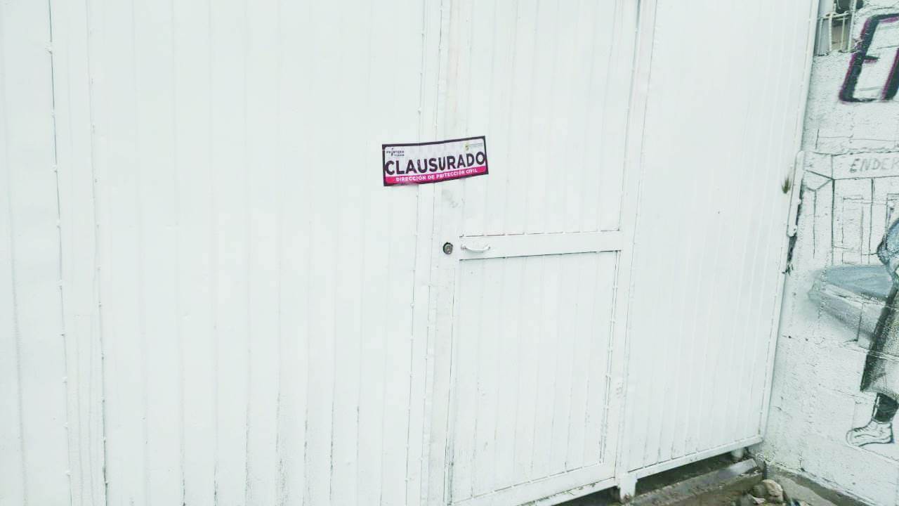 Clausuran taller por escándalo Clausuran taller por escándalo