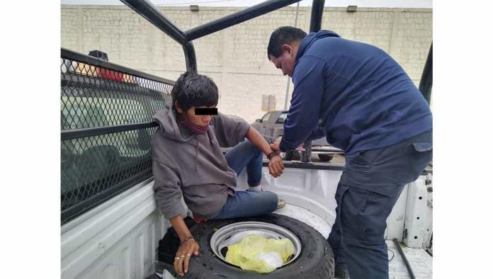 Lo hallan ‘loqueando’ con resistol 5000