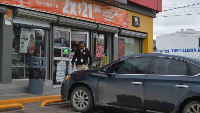 Asaltan ‘Bonnie y Clayde’ tienda en la Miravalle