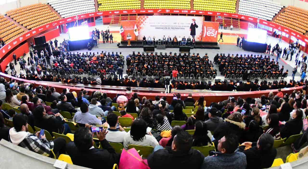 Se gradúan 419 mujeres de preparatoria