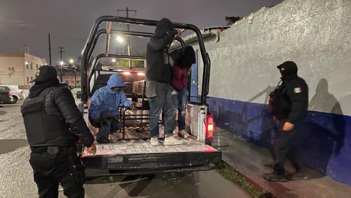 A la carcel dos  se drogaban en vía pública
