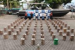 Armada de Colombia decomisa casi 2 toneladas de drogas de un submarino