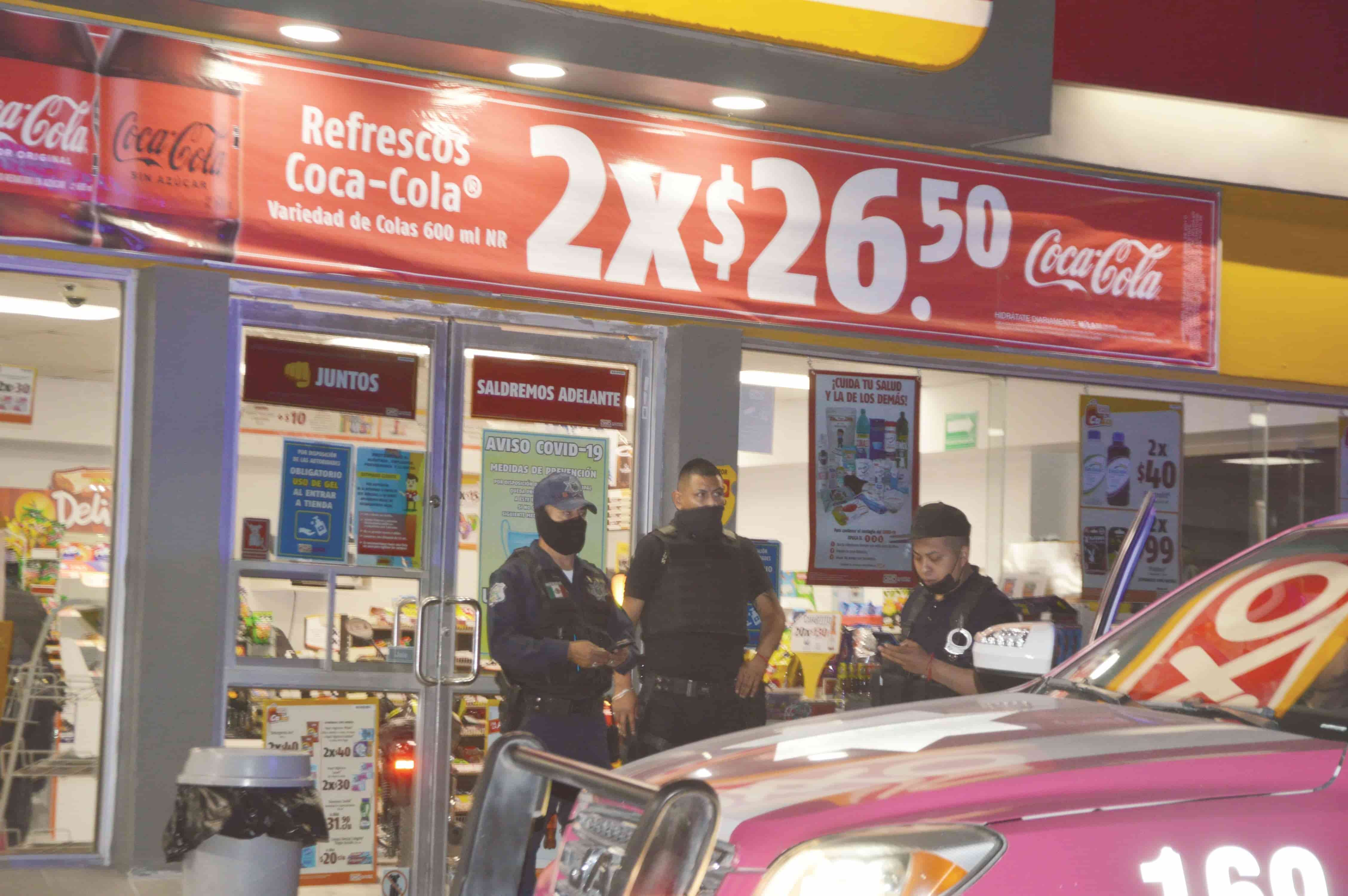 Asalta tienda en Las Flores armado con filoso cuchillo