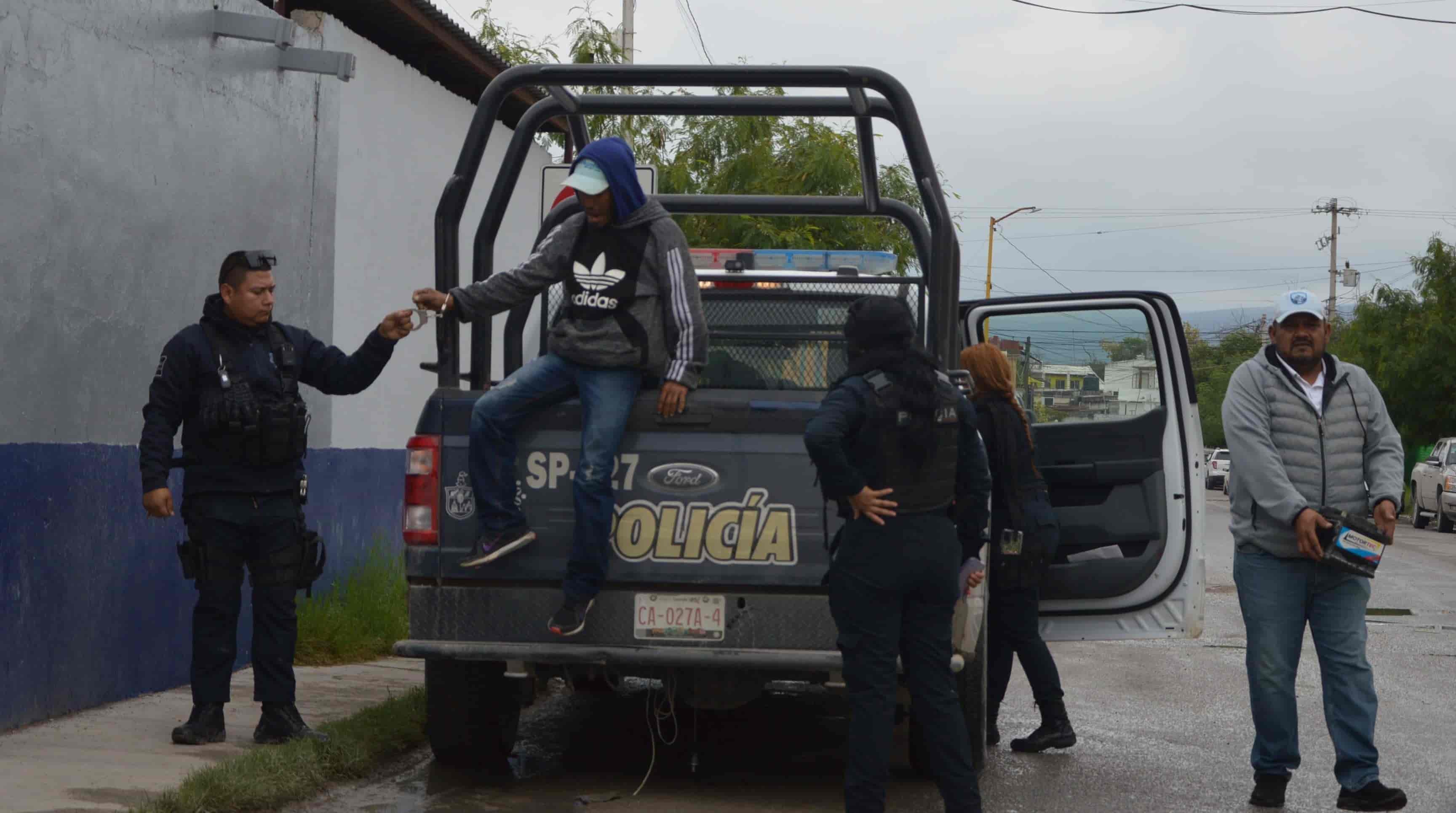 ‘Tuerce’ a ladrón dejando su auto sin acumulador