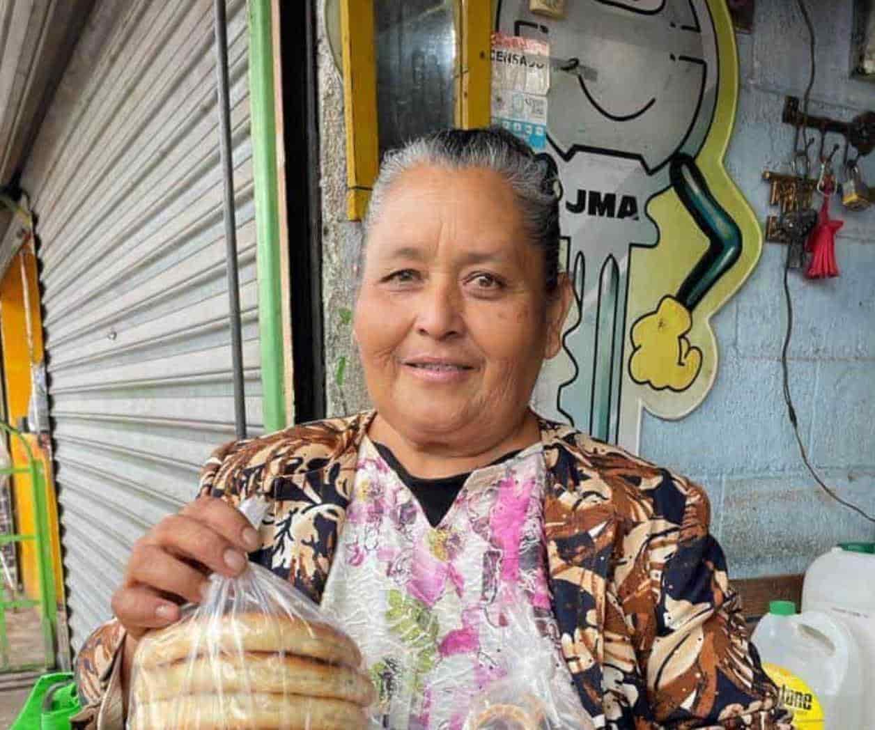 VIAJA DESDE SACRAMENTO A MONCLOVA PARA VENDER CONOS DE LECHE
