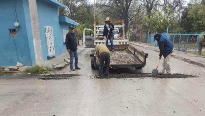 MEJORAN CALLES dañadas por las lluvias en Nava