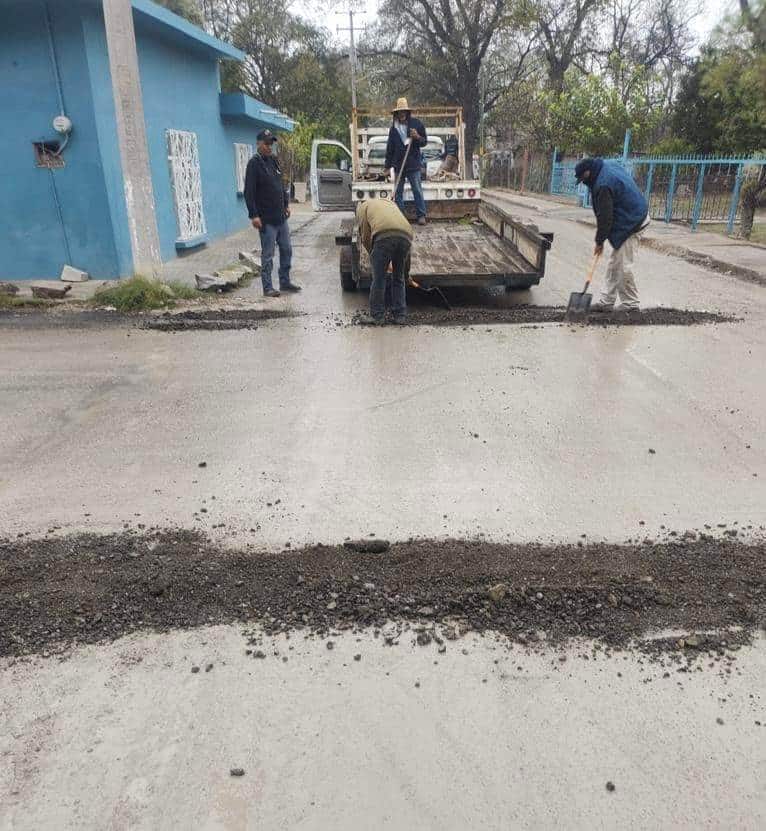 MEJORAN CALLES dañadas por las lluvias en Nava