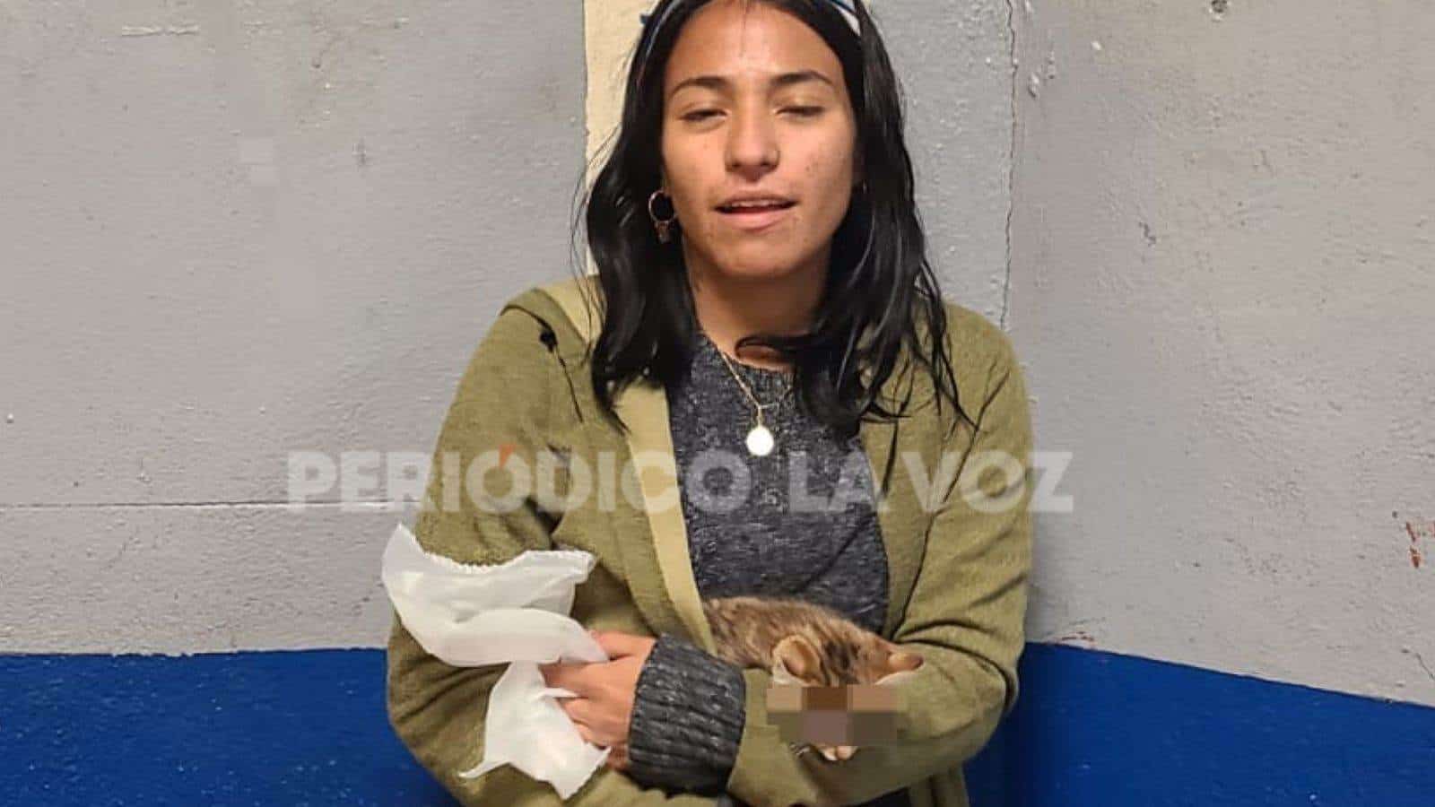 Kethzy fue llevada a la Comandancia con todo y su gato.