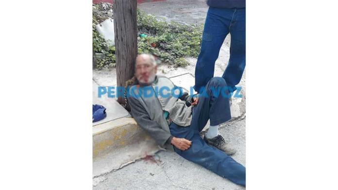 Azota abuelito de cara al pavimento Azota abuelito de cara al pavimento