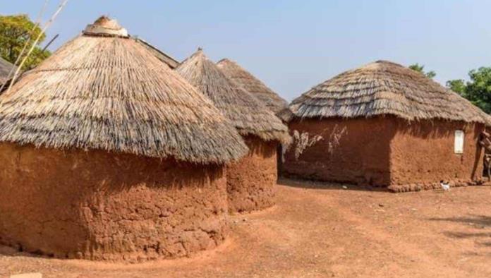 Azotan a líder de un aldea en Ghana por malversado fondos