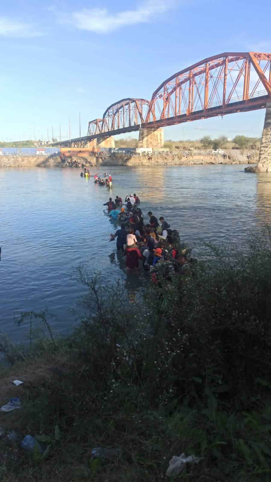 ¡MÁS DE 500 MIGRANTES! Se registra un cruce masivo en la ciudad de PN