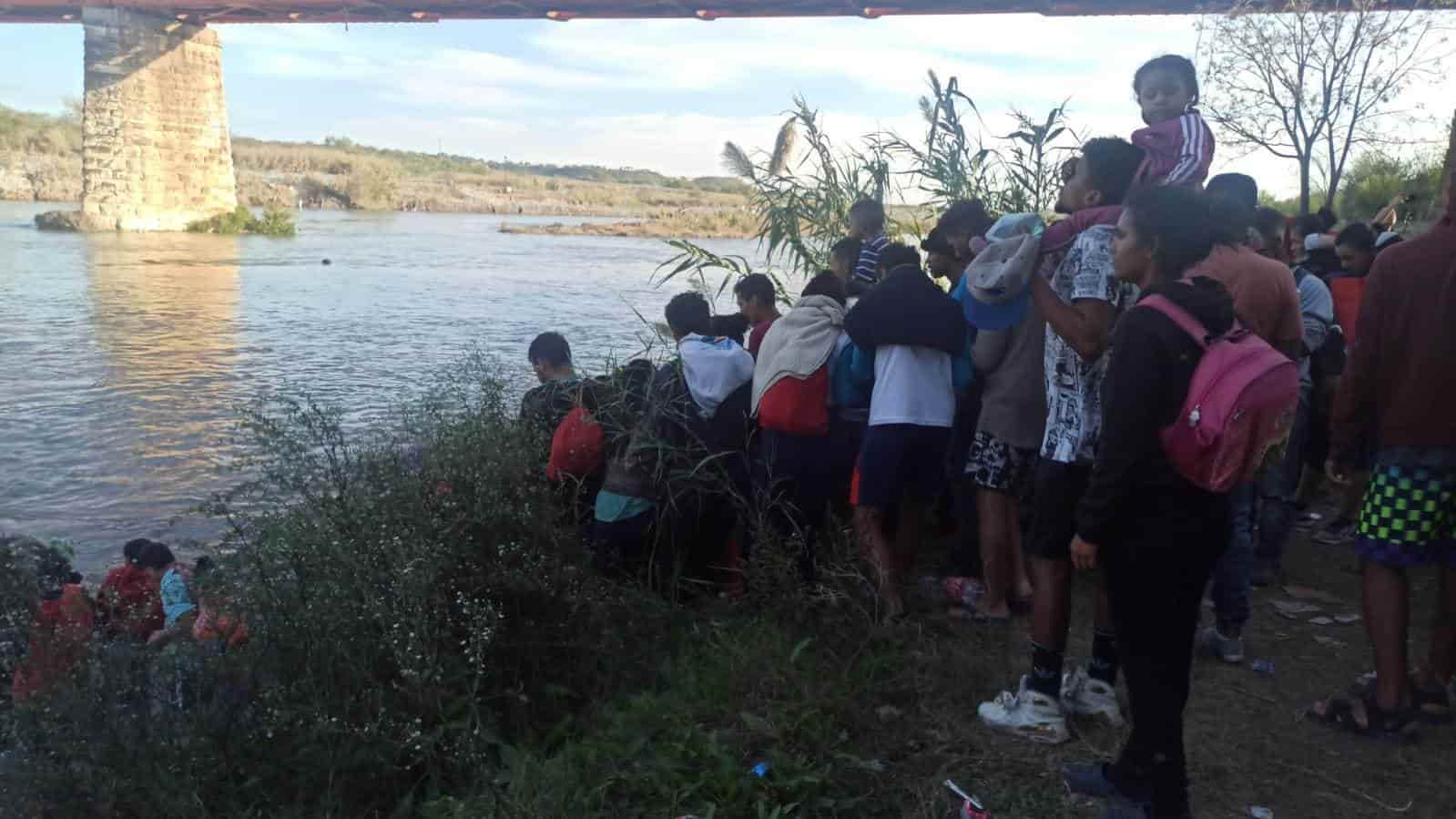 ¡MÁS DE 500 MIGRANTES! Se registra un cruce masivo en la ciudad de PN