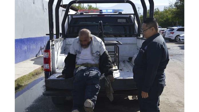 Andaba abuelito gruñón de inmoral en fraccionamiento