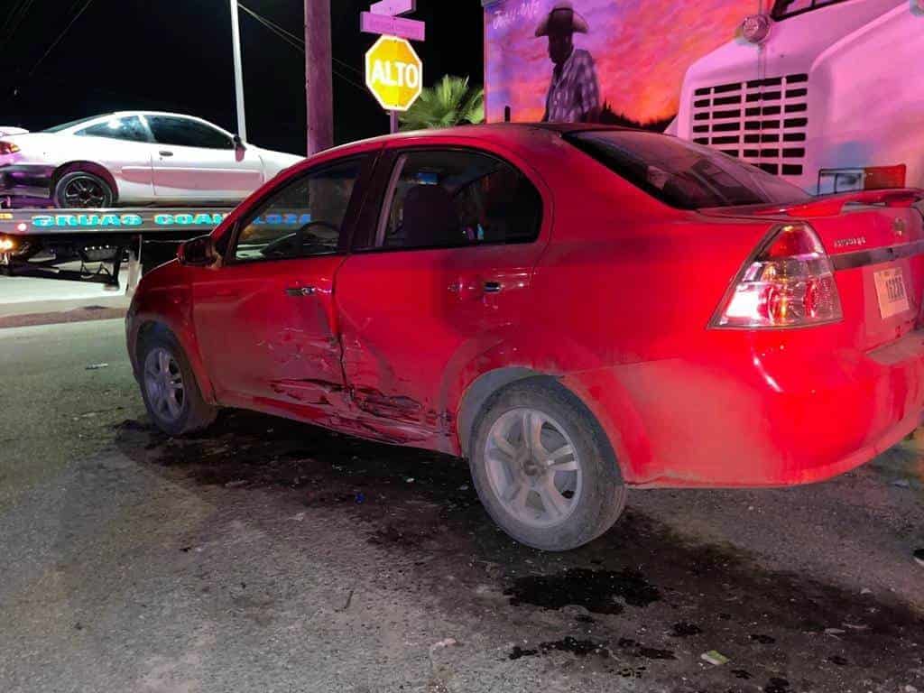 Se estrella en Cavalier, escapa y abandona auto