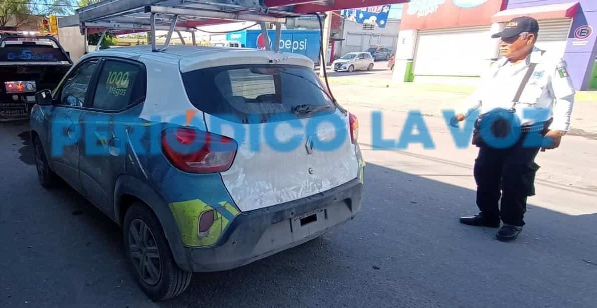 Empleado de Total Play se pone  ‘picudo’ con oficial de Tránsito 