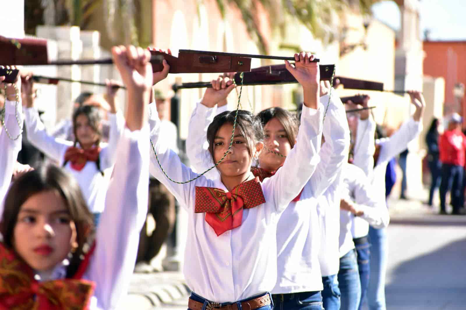 Honran a la Revolución