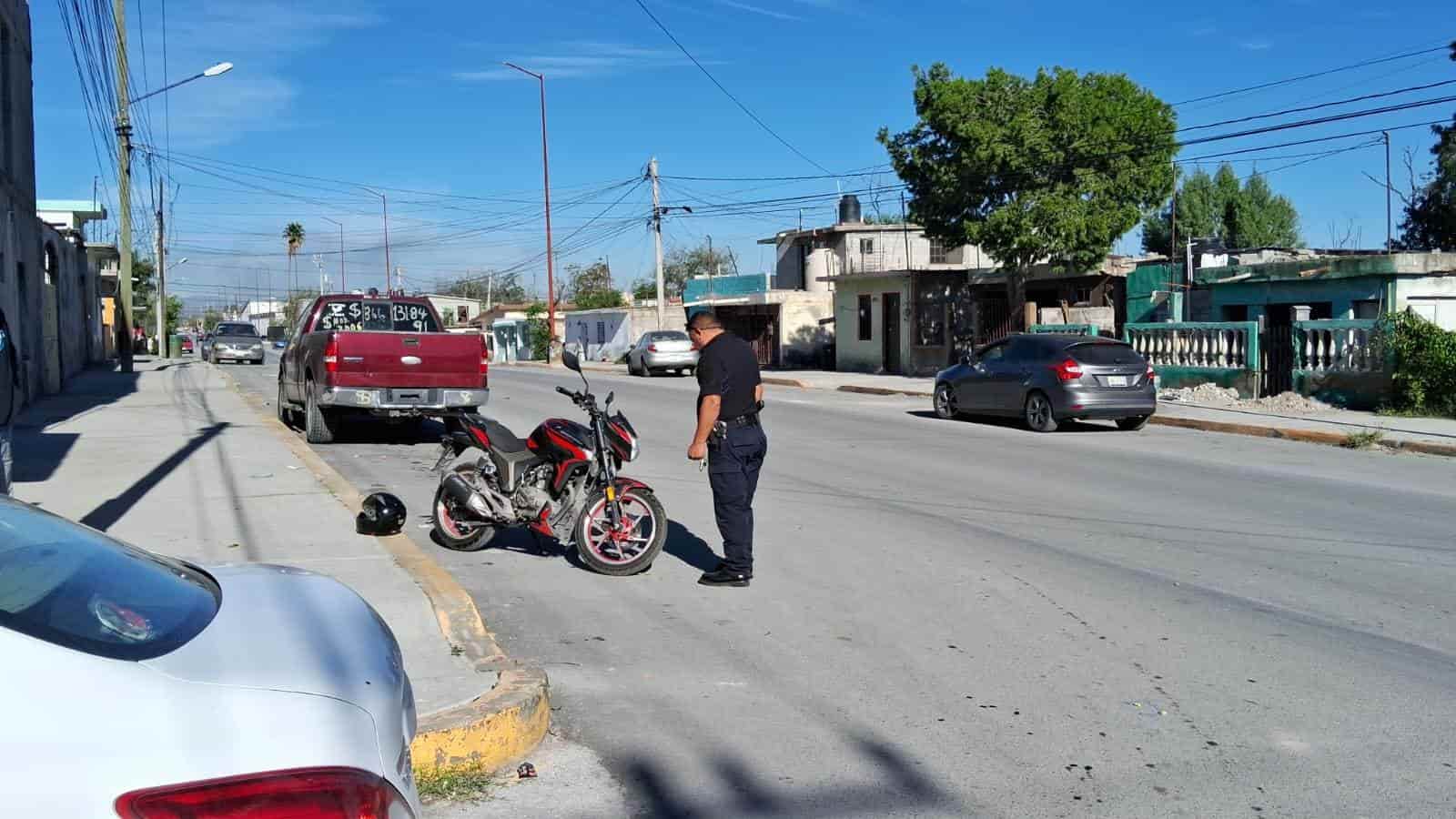 Estrella moto contra  auto en la Bellavista