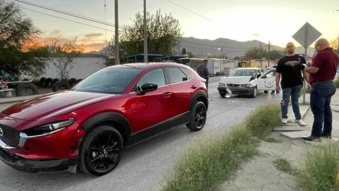 Lesiona taxista a abuelita y su nieto