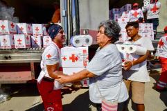 Se agota las despensas de la Cruz Roja en Acapulco