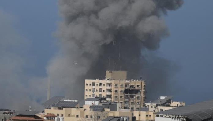 Bomba explota escuela de la ONU en la Franja de Gaza