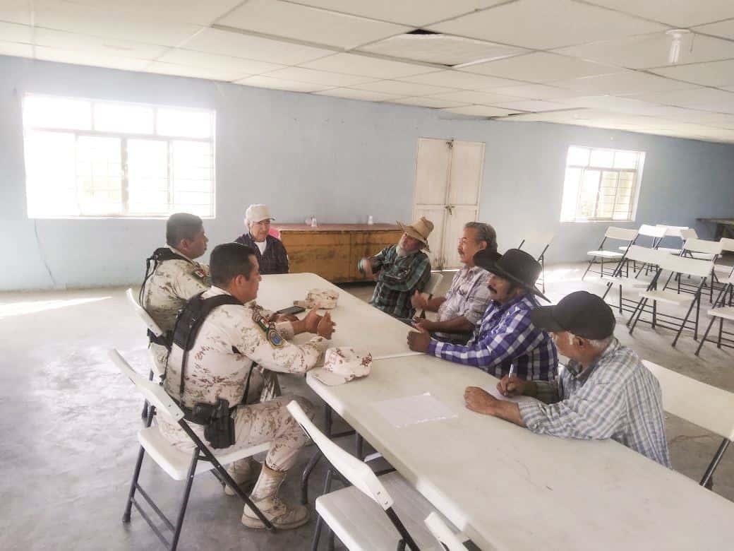Ejidatarios sostuvieron reunión con miembros del Ejército.