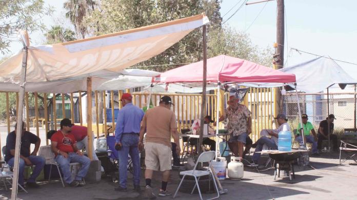 Paristas se mantienen firmes en bloqueo