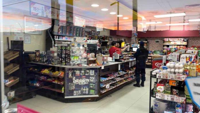 Asaltan delincuentes tienda en la Occidental