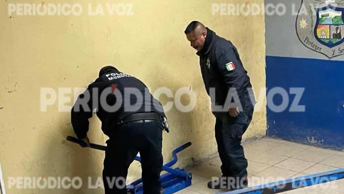 Desmontan Policías aparatos para ejercitarse en la Calderón