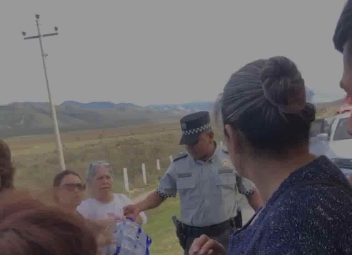 Abandona chofer a 45 pasajeros