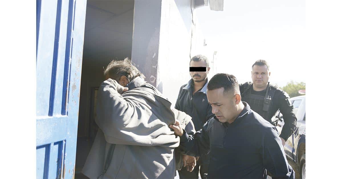 Encierran a padre e hijo por robar Tsuru ‘caliente’