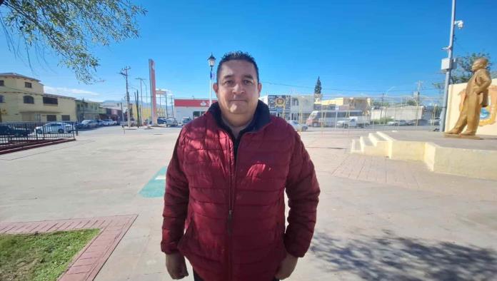 Dan espacio en la plaza a comerciantes locales