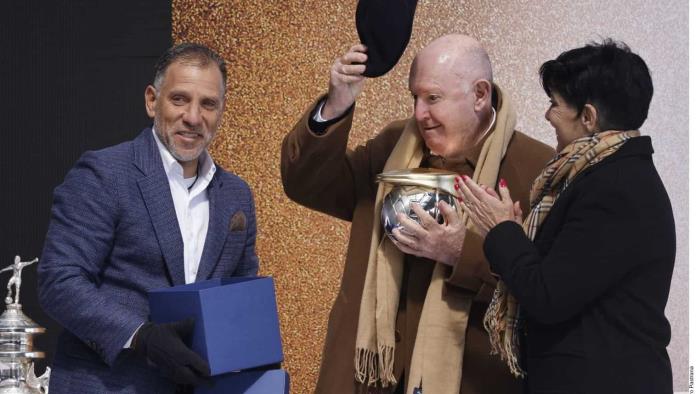 Rinden Liga MX y FMF homenaje a Manuel Lapuente 