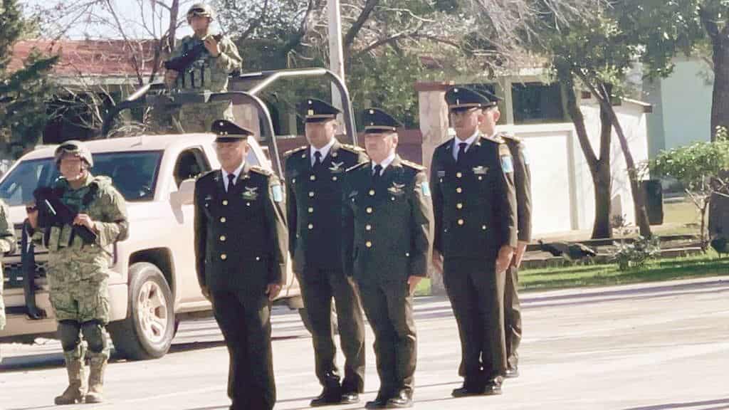 Realizan imposición de ascensos en Regimiento