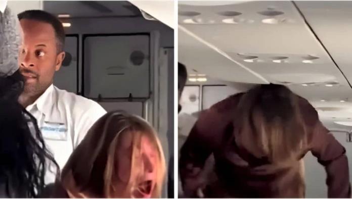 Pasajera enloquece en pleno vuelo y la acusan de estar poseída