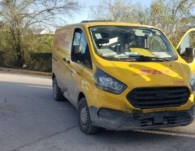 ¡POR OMITIR EL ALTO! Transporte de paquetería IMPACTA un auto en Zaragoza